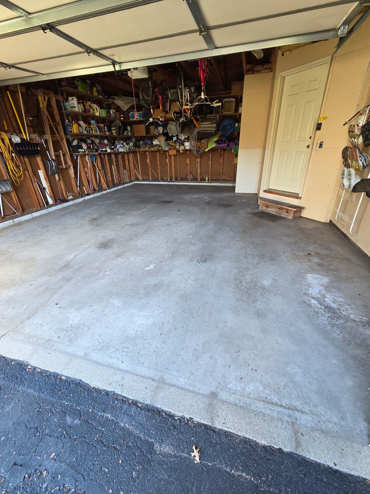 Oakdale Garage Floor Gets a Full Flaked Epoxy Makeover image
