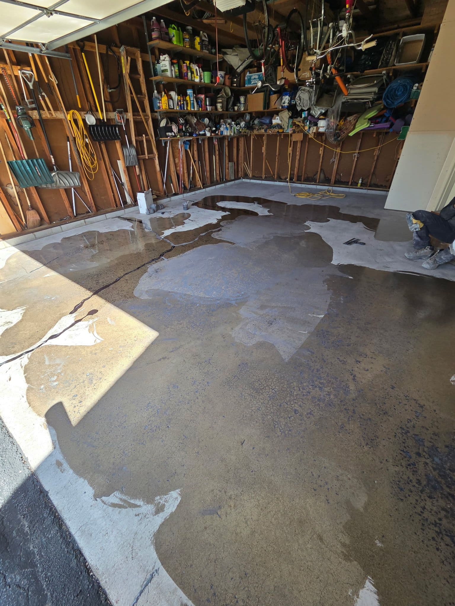 Gallery photos for Oakdale Garage Floor Gets a Full Flaked Epoxy Makeover: Image #1