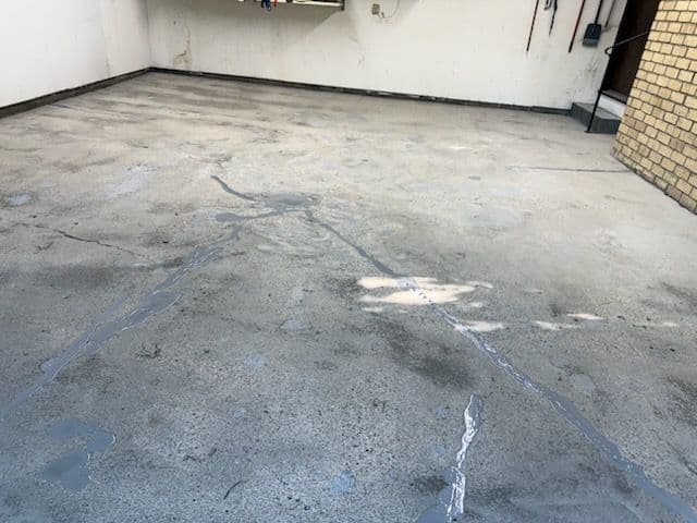 Gallery photos for Stunning Garage Transformation with Epoxy Coating: Image #2