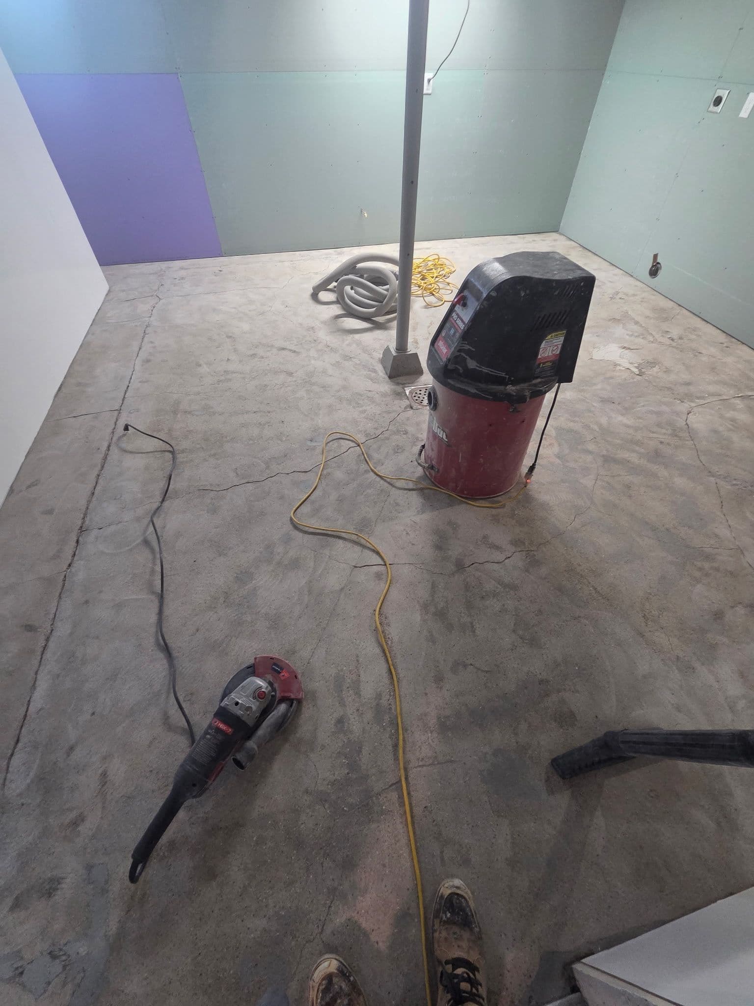 Gallery photos for Cracked Laundry Room Floor Gets a Full Flake Epoxy Finish in Lakeville: Image #2